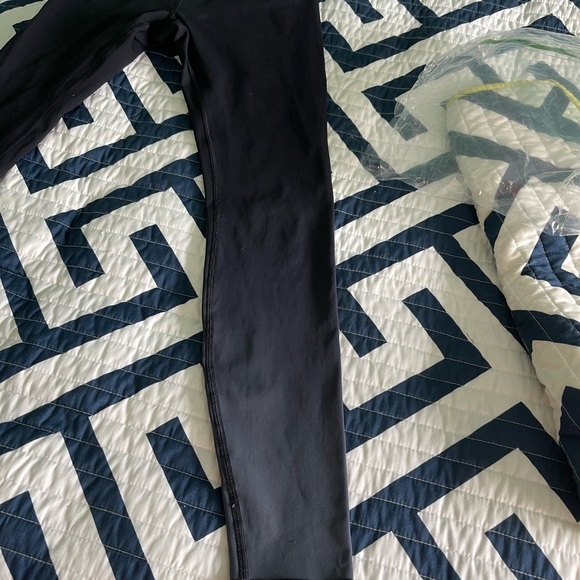 Lululemon Black Ombré leggings EUC size 4 - Picture 3 of 6